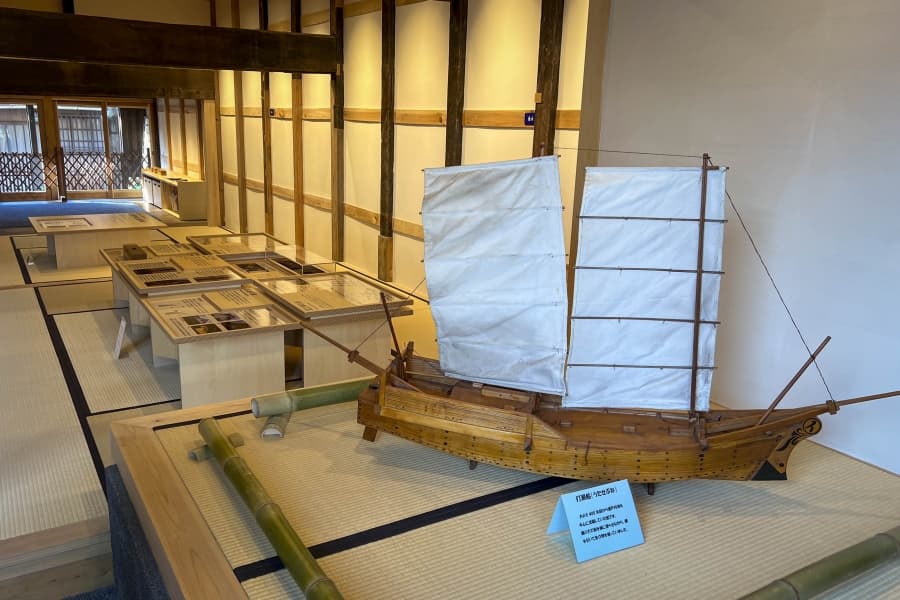 Tomonoura museum with ship