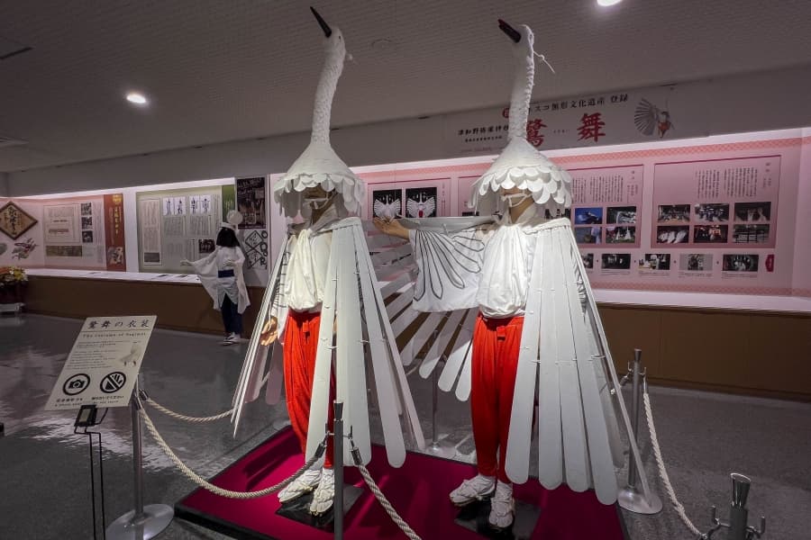 Tsuwano Visitors Centre crane dancers-min