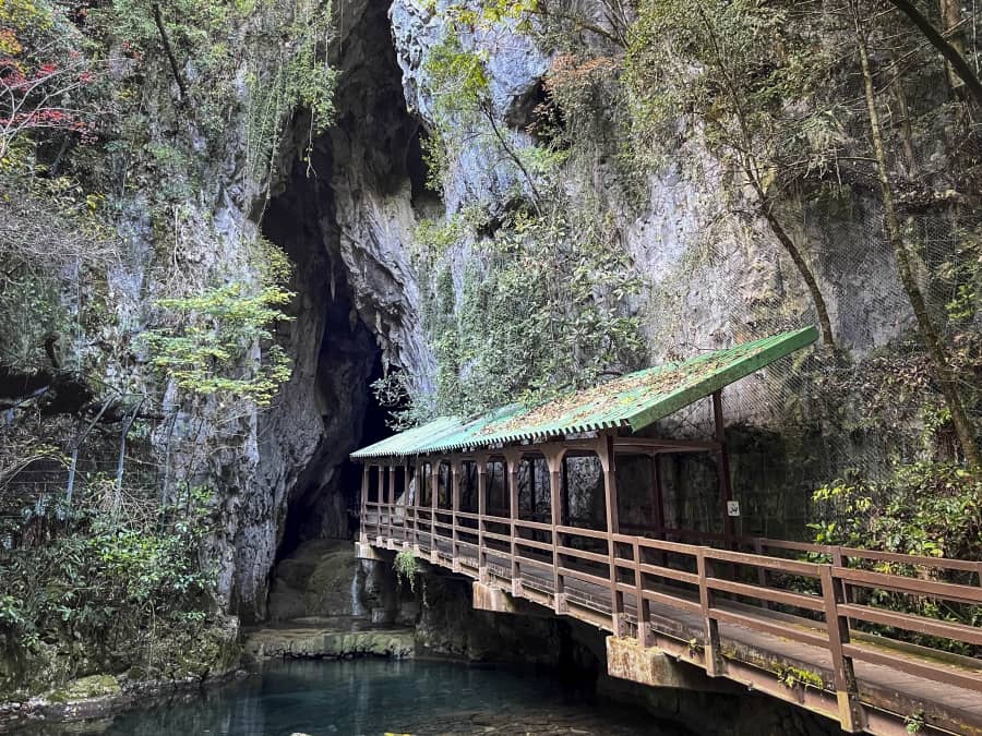 Akiyoshi Cave entrance-min