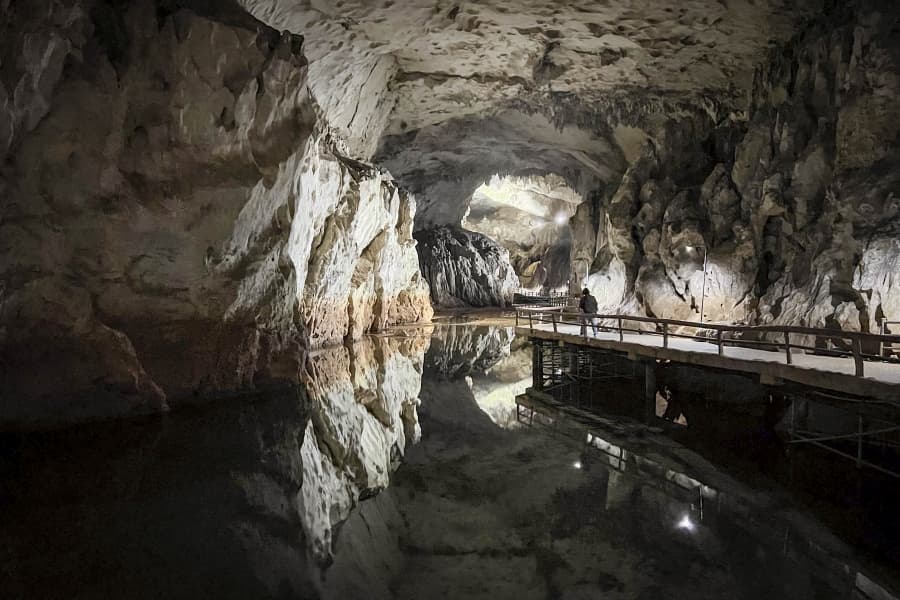 Akiyoshi Cave reflecting pool-min
