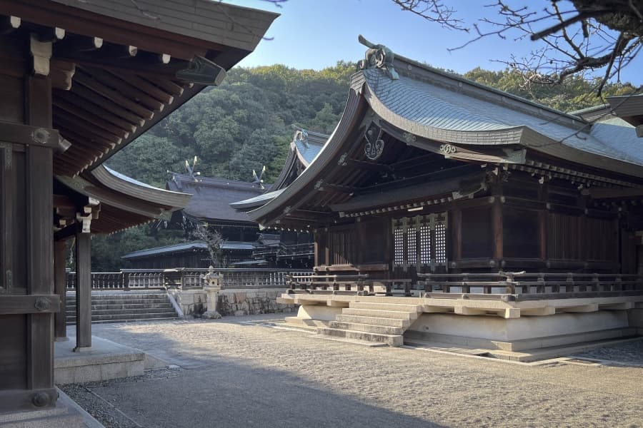 Kibitsuhiko Shrine worship hall and main hall-min