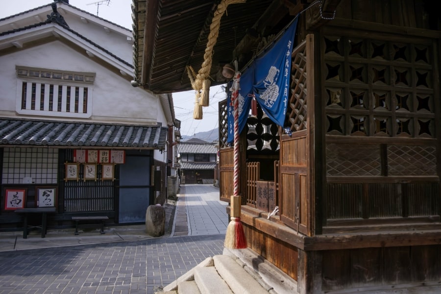 Takehara shrine in the street