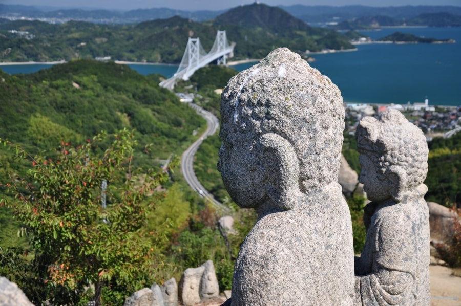 Innoshima Mt Shirataki statues