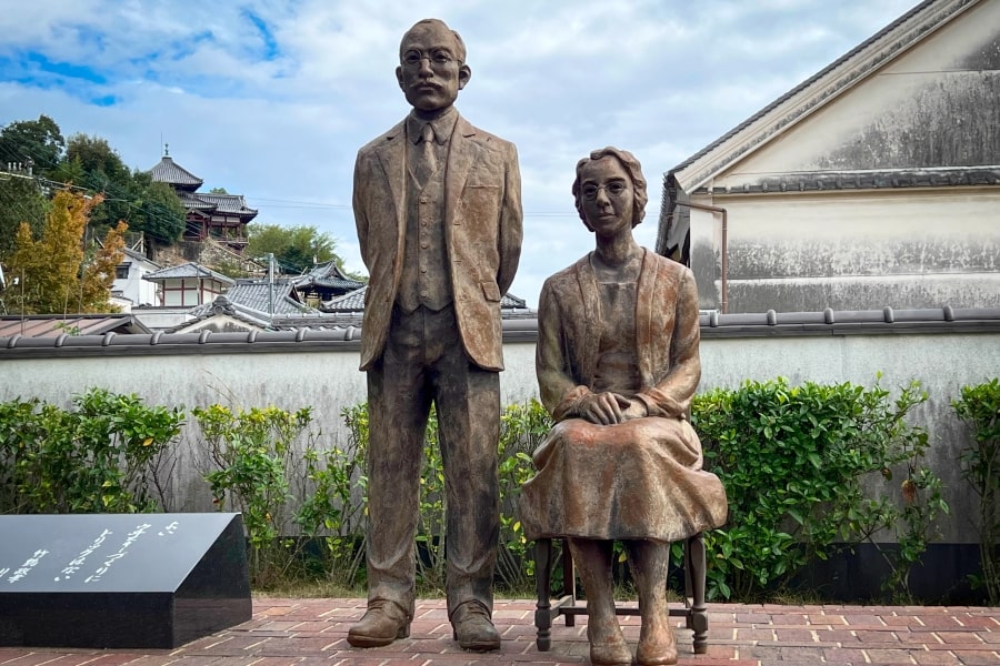 Takehara Museum of History and Folklore Massan and Rita statue