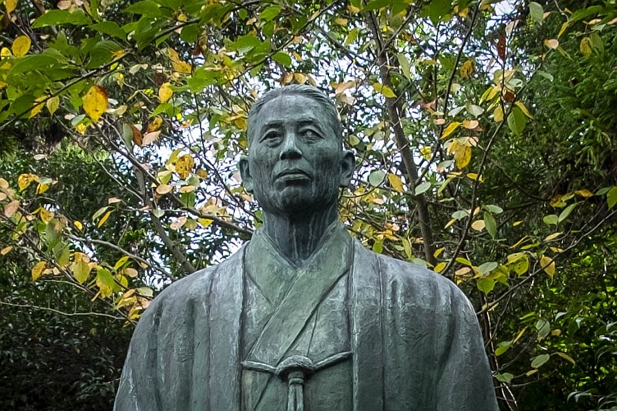 Miura Senzaburo statue face Sakakiyama Hachiman Shrine