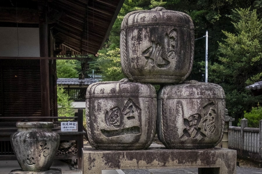 Sakakiyama Hachiman Shrine stone sake barrels