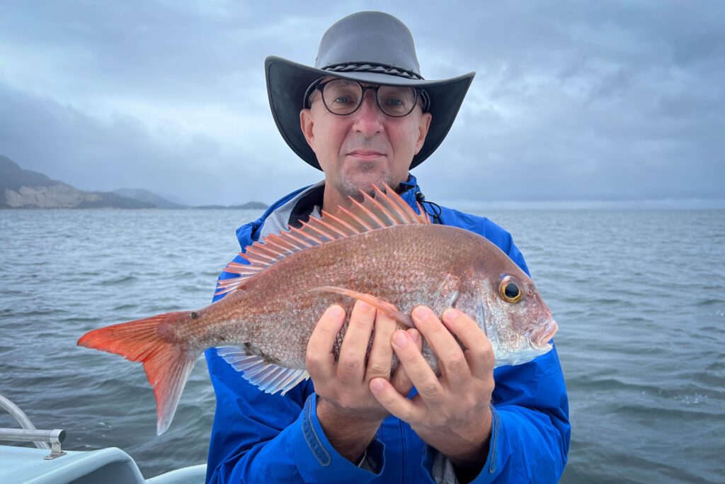 Kure fishing boat caught a red snapper