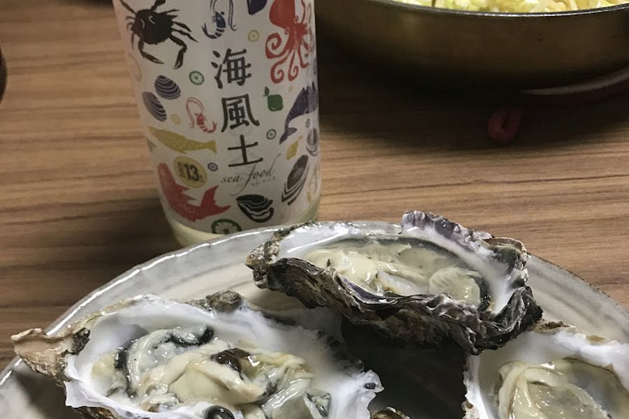 Kure oysters and sake