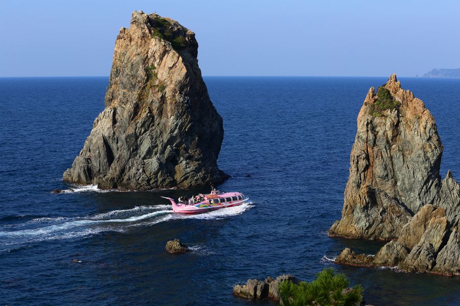 Omi Island tourist boat